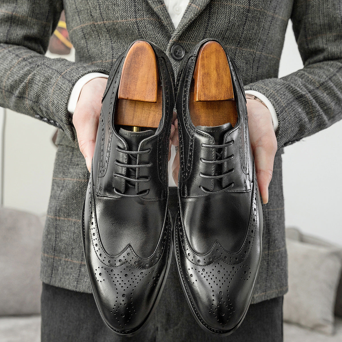 Brock carved casual leather shoes