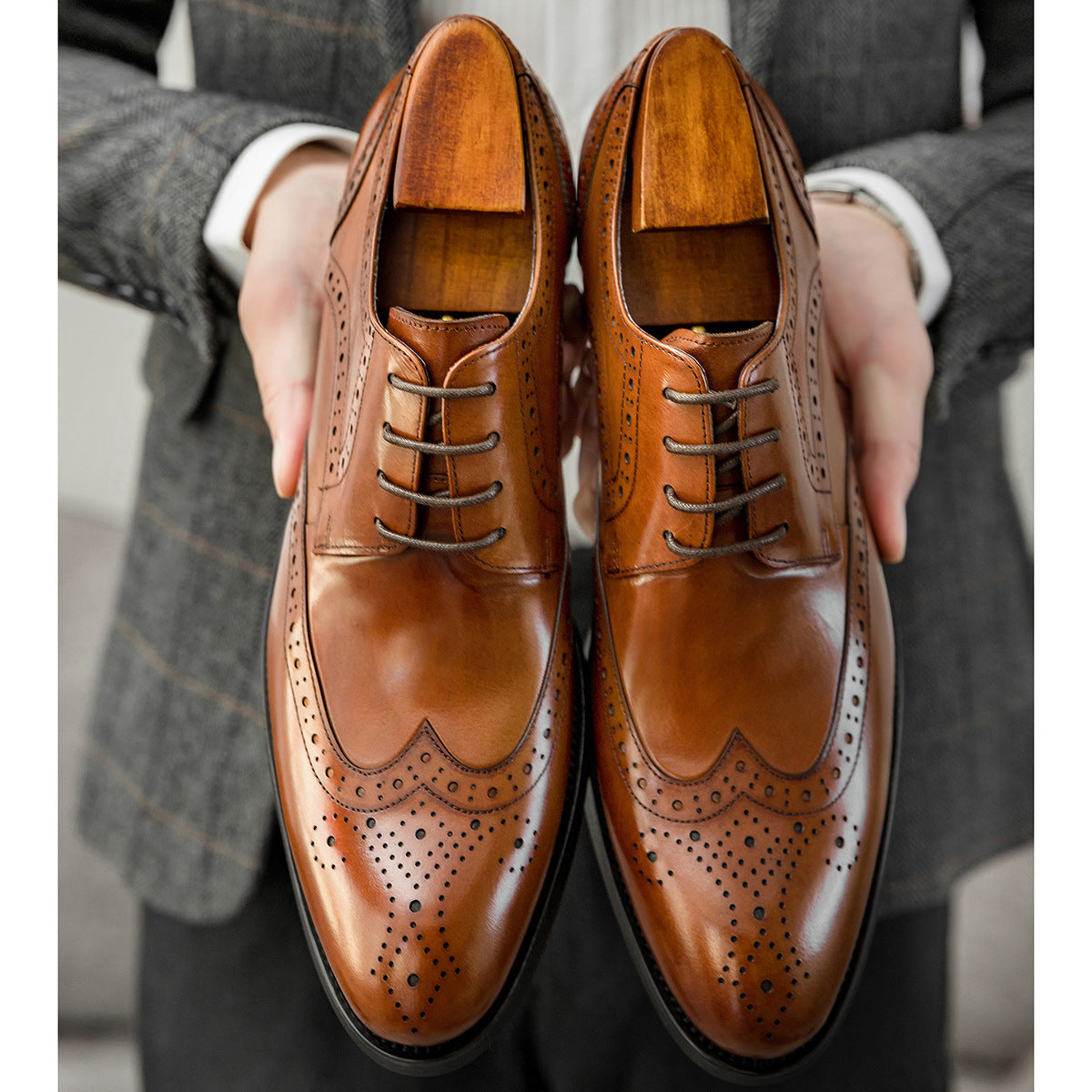 Brock carved casual leather shoes