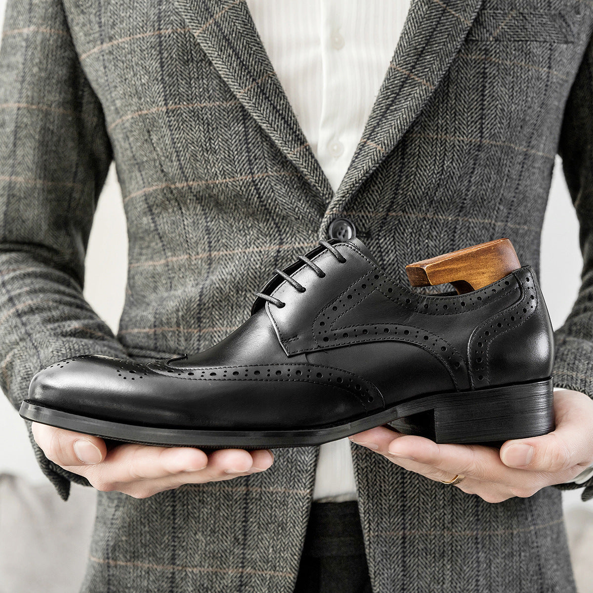 Brock carved casual leather shoes